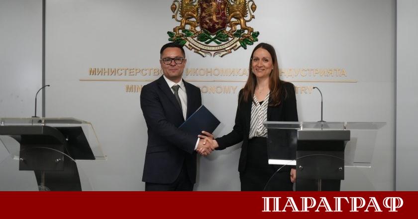 Министърът на икономиката инвестициите и индустрията Александър Пулев официално встъпи