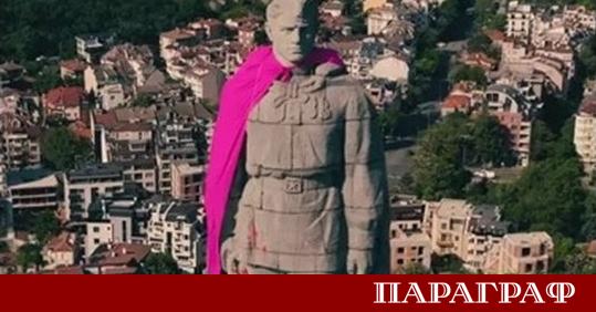 Паметникът на съветския солдат Альоша в Пловдив се сдоби с