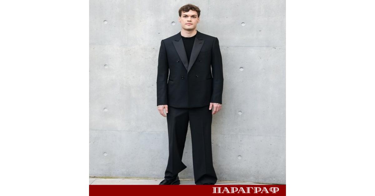 Мъжката мода за празничната вечер за завършване на училище преминава