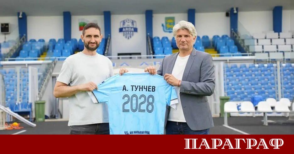 Старши треньорът на Арда Александър Тунчев официално продължи своя договор