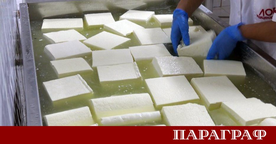 Инспектори от Областната дирекция по безопасност на храните ОДБХ София град