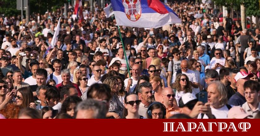 Хиляди граждани и студенти изпълниха улиците на Белград за пореден