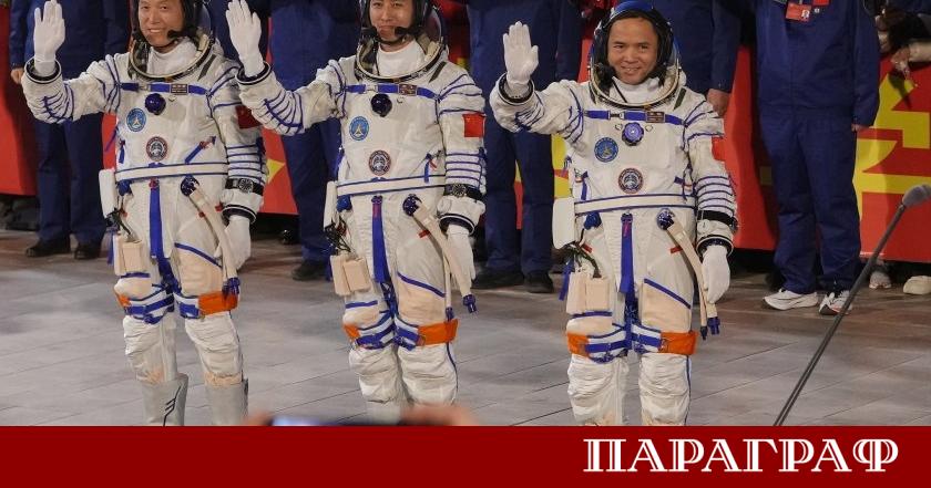 Трима тайконавти от китайската мисия Шънчжоу 21 се завърнаха успешно на