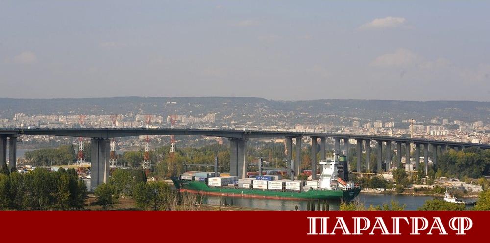 Аспаруховият мост във Варна очаква своя първи мащабен ремонт от