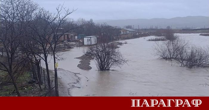Тежко наводнение засегна котленското село Тича след внезапни и изключително