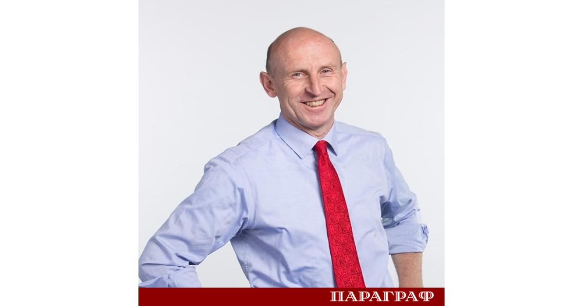 Министърът на отбраната Джон Хийли предупреди че страната се намира