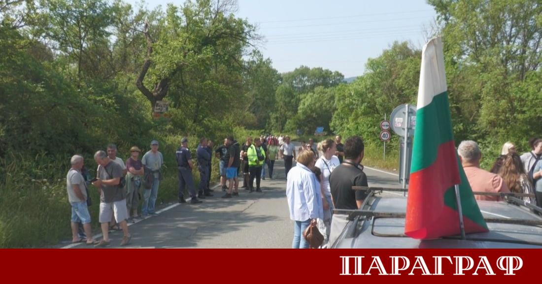 Жители на четири села в Бургаско излязоха на мащабен протест