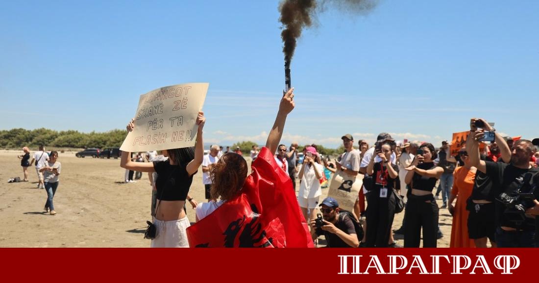 Хиляди граждани изпълниха улиците на албанската столица Тирана Те изразяват