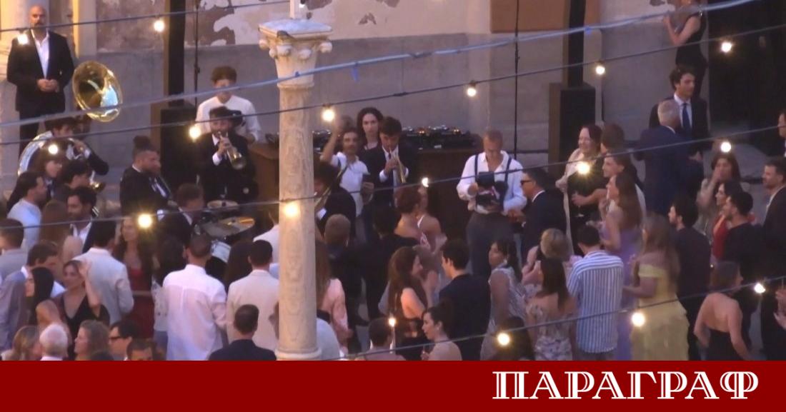 Попзвездата Дуа Липа и актьорът Калъм Търнър превърнаха Сицилия в