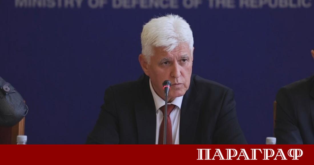 Министърът на отбраната Димитър Стоянов обяви официално решението на военното
