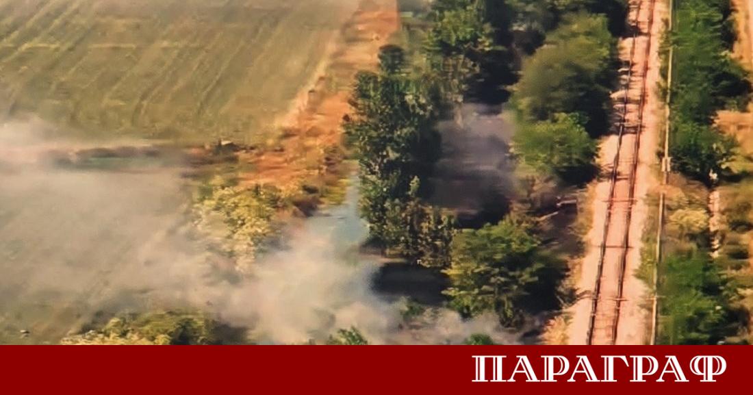 Сериозен пожар пламна в непосредствена близост до железопътната линия край