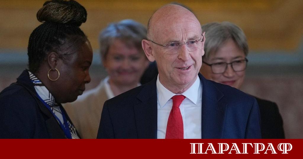 Британският министър на отбраната Джон Хийли официално подаде своята оставка
