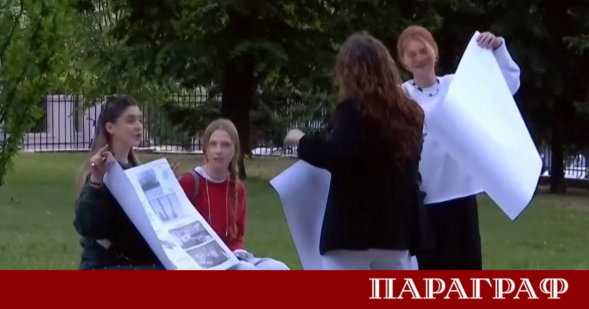 За хиляди украински абсолвенти дипломирането преминава под сянката на войната