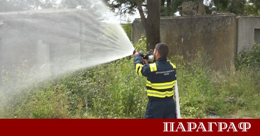 С настъпването на пожароопасния сезон десетки доброволци преминават специализирано обучение