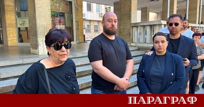 7 годишната Михаела от Пловдив всеки ден търси своите родители