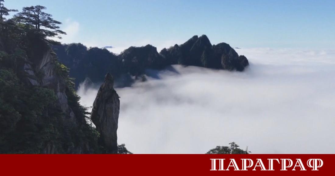 Внушително море от облаци се образува над Хуаншан в Китай