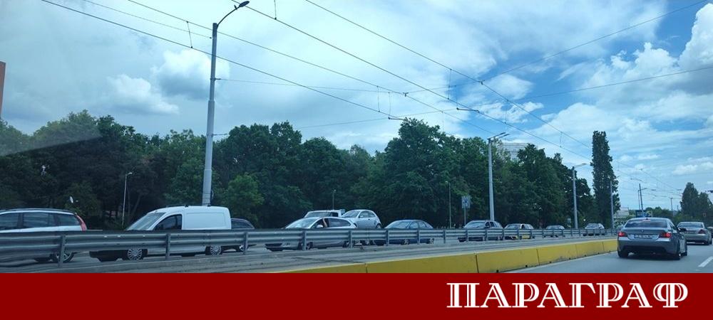 Столичната община стартира планирано почистване на важна транспортна артерия в