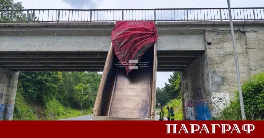 Сериозен инцидент с товарен автомобил блокира движението на ключовия пътен