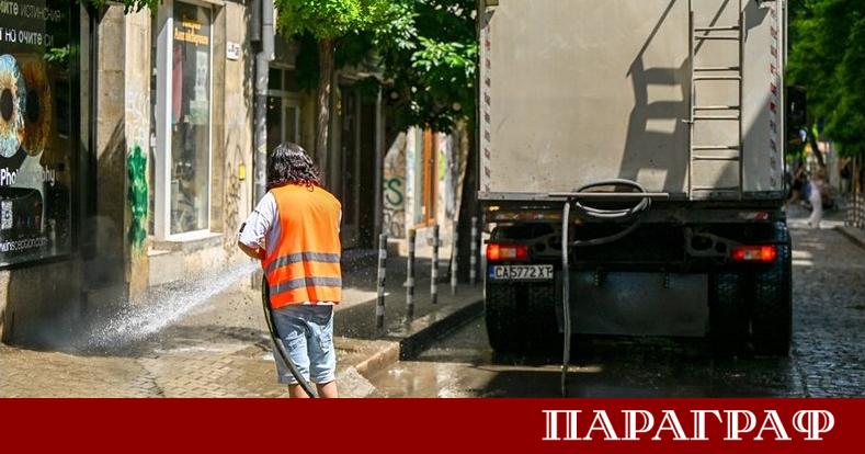 Столичната община продължава мащабната акция по поетапно миене на улици