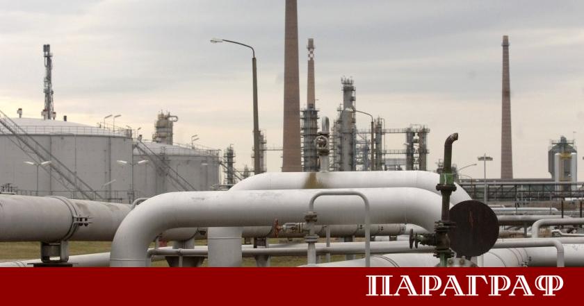 Руският енергиен гигант Роснефт официално призна за сериозни затруднения в