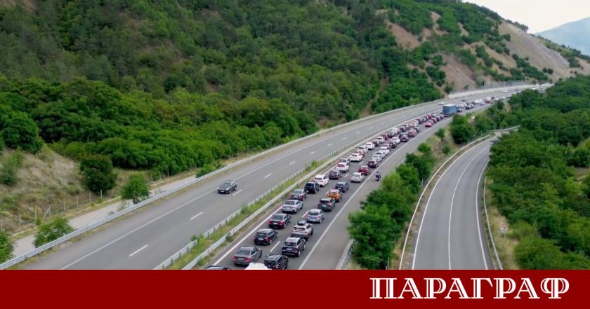 Огромни задръствания блокираха движението по автомагистрала Струма в посока Гърция