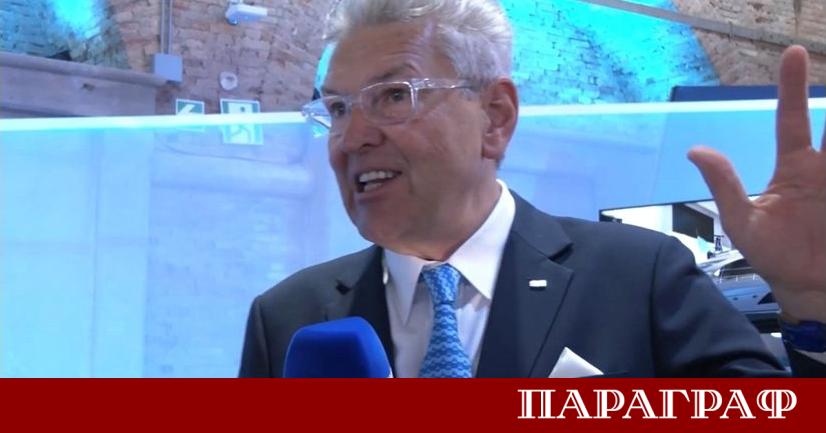 Стаси Анастасов е роден в Плевен на 29 юни 1961