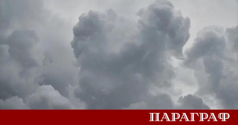 Гръмотевични бури и проливни дъждове предизвикаха мащабен хаос в цяла