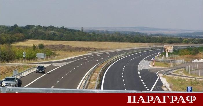 Движението по автомагистрала Тракия претърпя сериозни прекъсвания през днешния ден