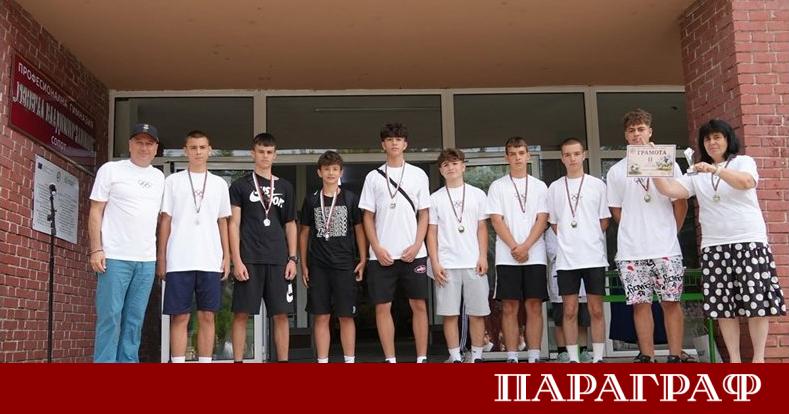 Професионалната гимназия Генерал Владимир Заимов в град Сопот отпразнува Международния