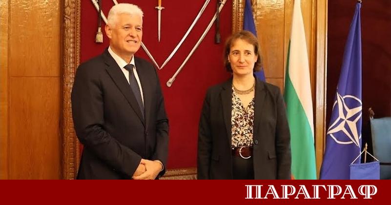 Министърът на отбраната Димитър Стоянов и посланикът на Франция у