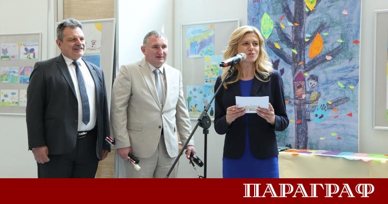 Председателят на Народното събрание Михаела Доцова официално откри художествената изложба