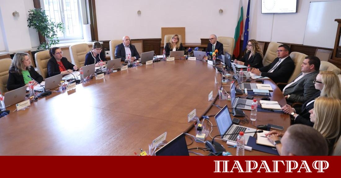 Новият състав на Централната избирателна комисия ЦИК официално пое своите