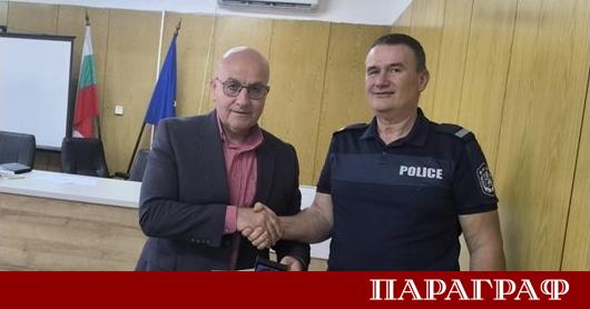 РУ Септември организира тържествена церемония за изпращането на дългогодишен служител