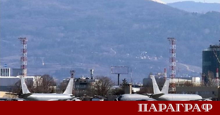 Четири от американските военни самолети на летище Васил Левски вече