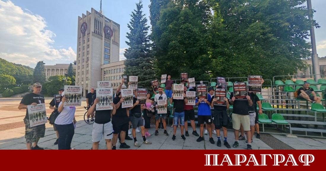 Жители на Габрово се обединиха в протестна акция за по