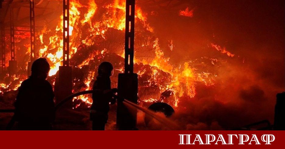 Огромен пожар избухна в стопанския двор на кравеферма в асеновградското