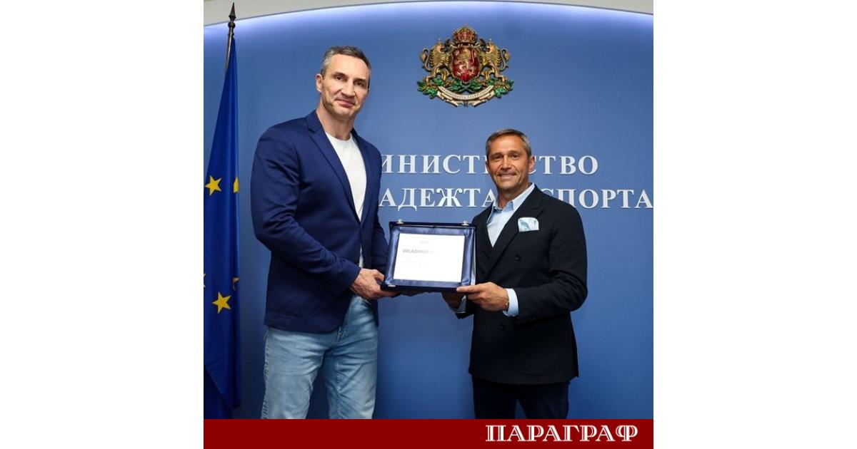 Легендарният боксьор Владимир Кличко пристигна в София по специална покана