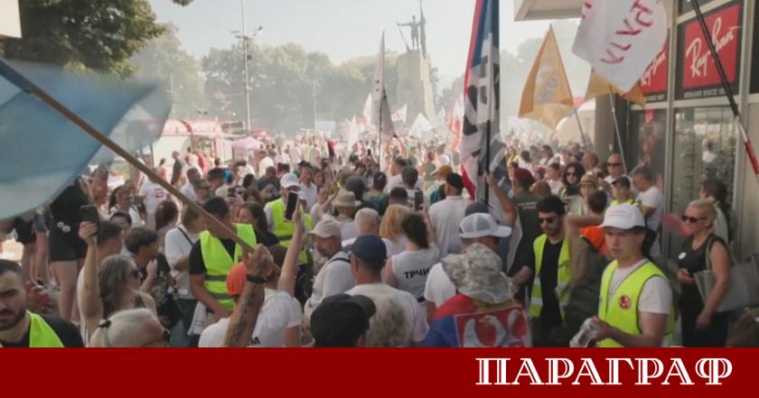Хиляди граждани се събраха на мащабен антиправителствен протест в сръбския