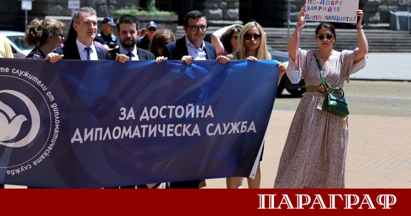 Държавните служители в страната излязоха на мащабен протест Основното им