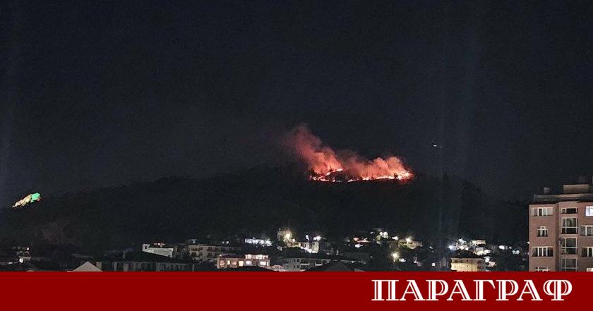 Голям пожар избухна в късните часове на деня в околностите