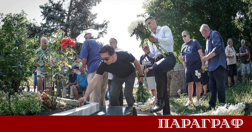 Ръководството на ПФК Левски заедно със служители и многобройни привърженици