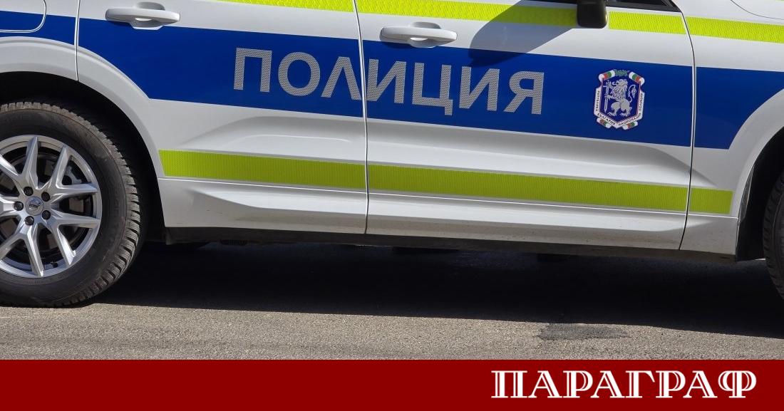 Тежка катастрофа блокира движението по натоварения път между Скравена и