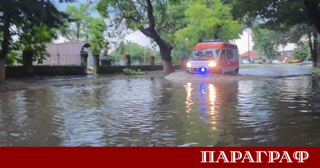 Пороен дъжд предизвика сериозни наводнения в редица населени места в