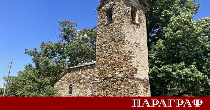 По пътя от Ивайловград към гръцката граница се разкрива една