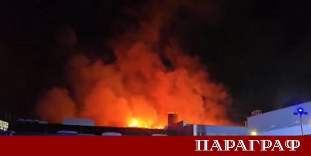 Огромен пожар избухна в борсата за плодове зеленчуци и цветя