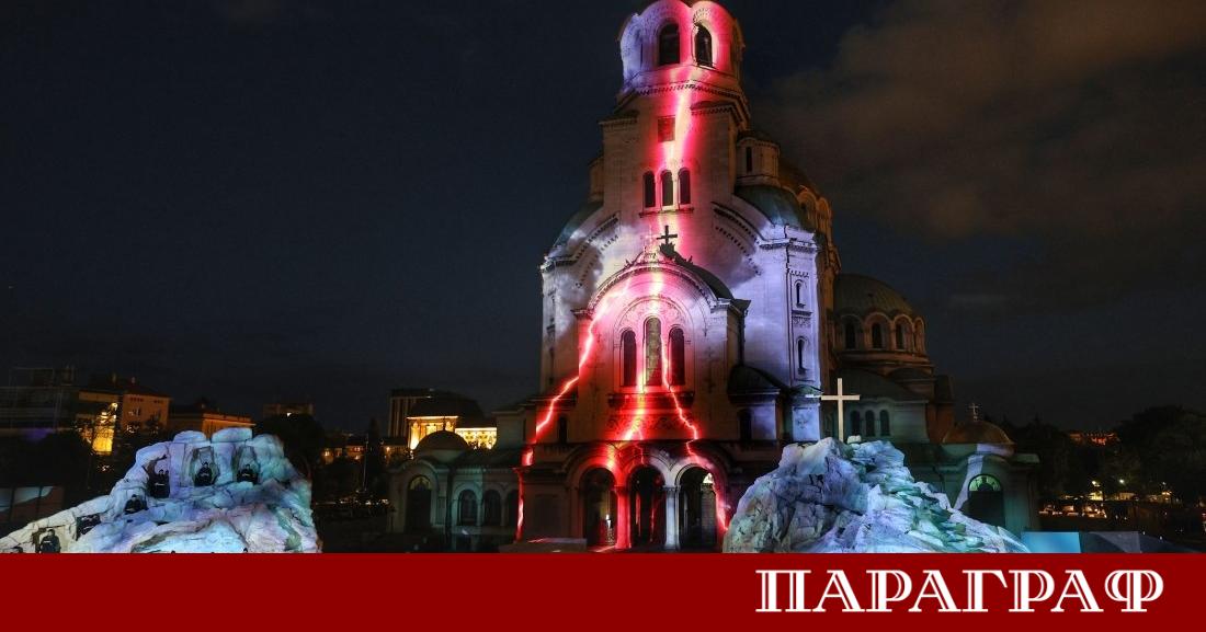 Лятната сцена пред храм паметника Св Александър Невски отново посреща