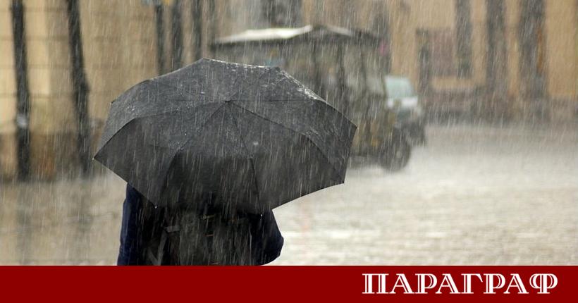 Проливни дъждове и мощни бури причиниха смъртта на петима души