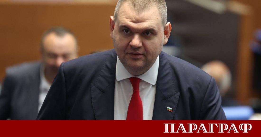Скандалът около чартърните полети на лидера на ДПС Делян Пеевски