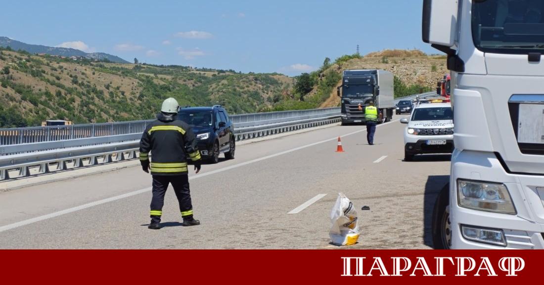 Днес сериозен инцидент с тежкотоварен автомобил предизвика затруднения на автомагистрала