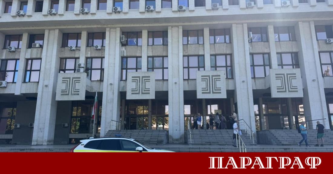 Масирана вълна от бомбени заплахи парализира работата на съдебната система